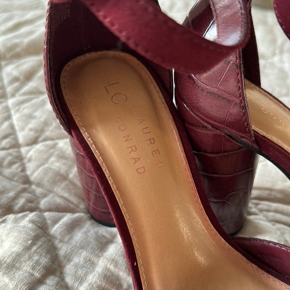 LC Lauren Conrad Burgundy Suede High Heels SZ: 7 - Picture 2 of 4